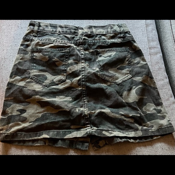 Denim camouflage mini skirt w/brass buttons down front - Picture 3 of 4